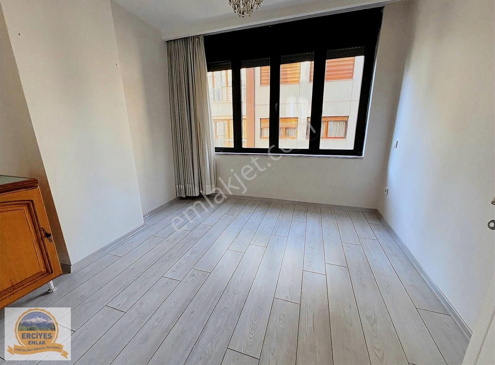 Kadıköy Bostancı Satılık Daire ERCİYES'DEN SENESENEVLERDE 3 YILLIK BİNADA GENİŞ 2+1 105 M2