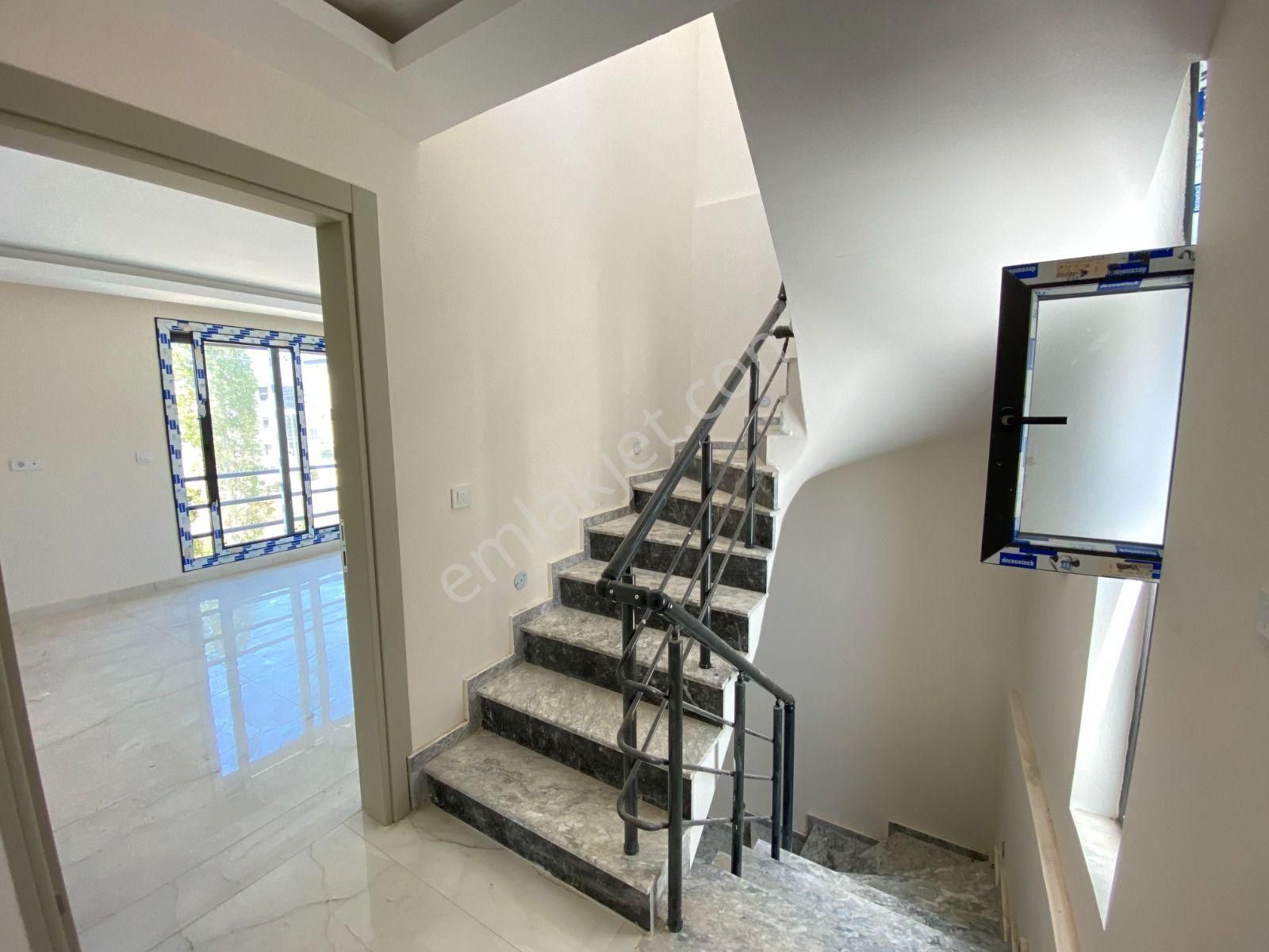 Seferihisar Akarcada Müstakil Havuzlu Lüx Şömüneli Satılık 4+1 Villa - Görsel 16