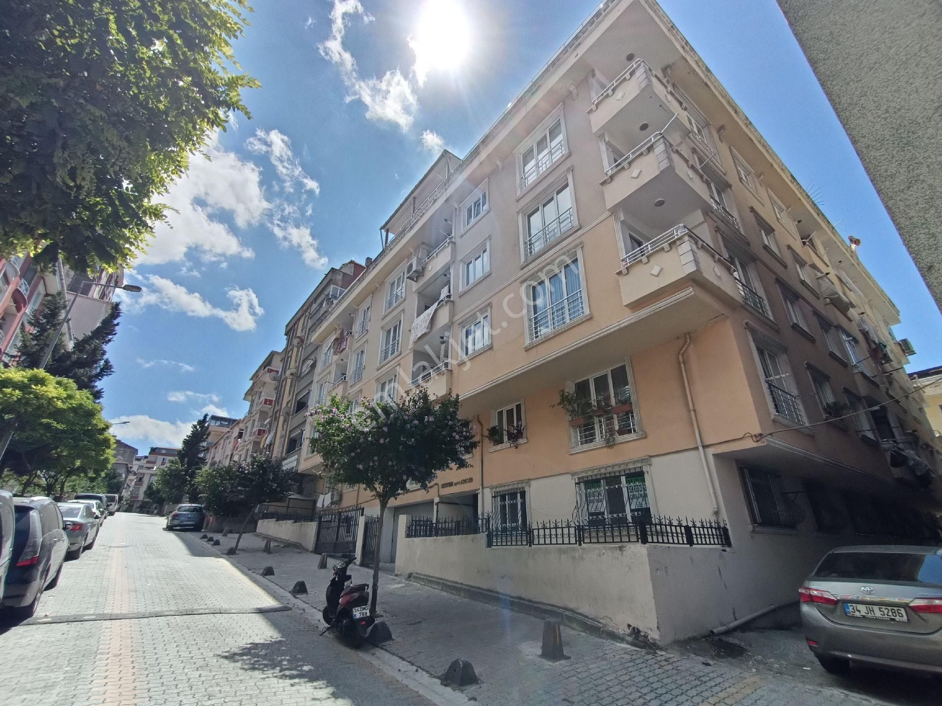 Küçükçekmece Kanarya Satılık Daire EMLAK GO KÜÇÜKÇEKMECE KANARYA MAH. SATILIK DAİRE GENİŞ FERAH KREDİYE UYGUN AİLE APARTMANI 