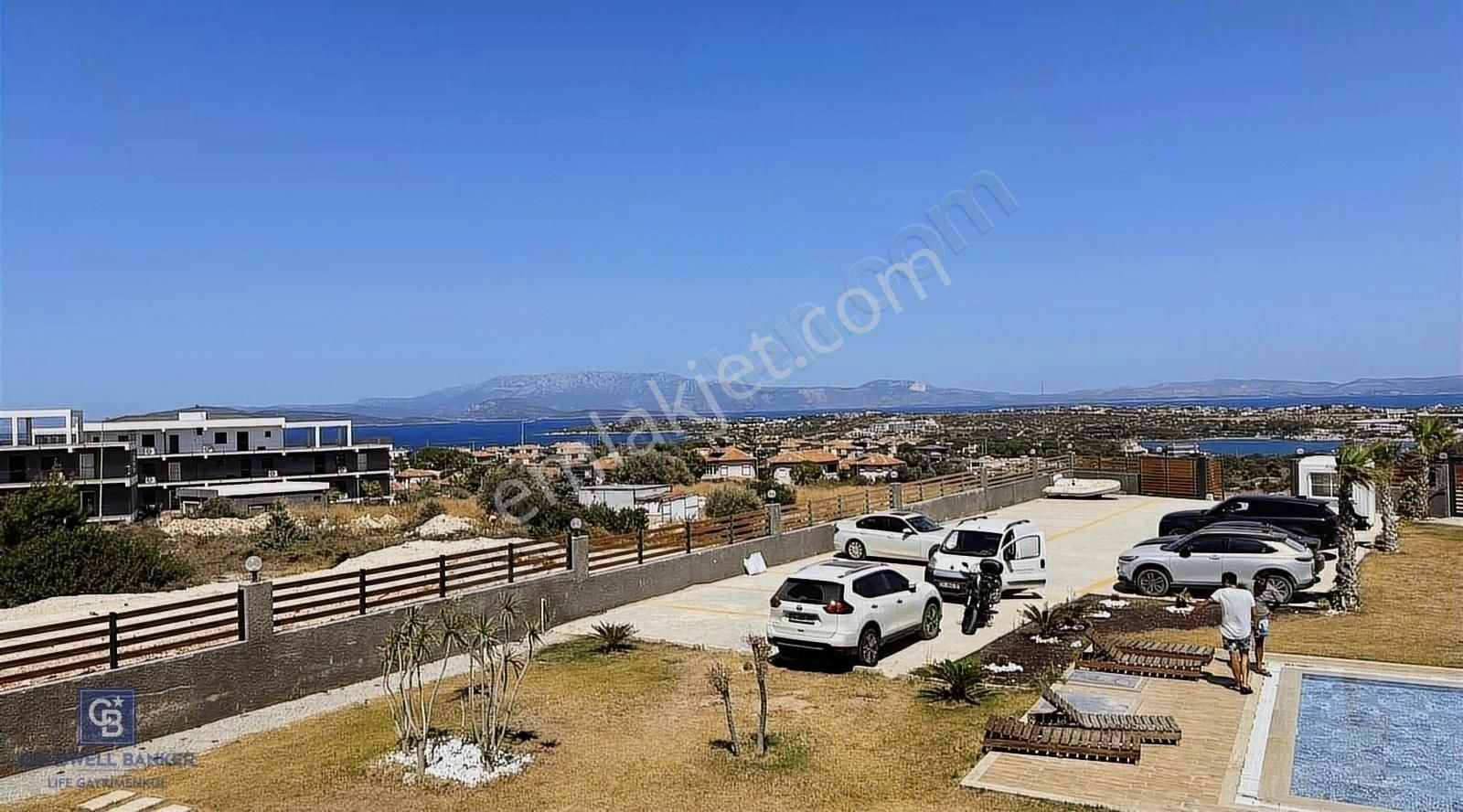 Çeşme Cumhuriyet Satılık Residence Çeşme Ayasaranda Deniz Manzaralı 2+1 dubleks bahçe katı Rezidans