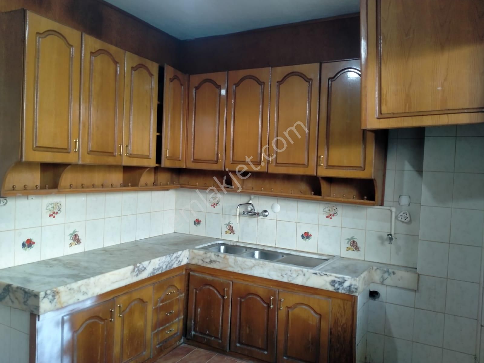 Salihli Sağlık Kiralık Daire Yaşar Emlaktan Kiralık Daire