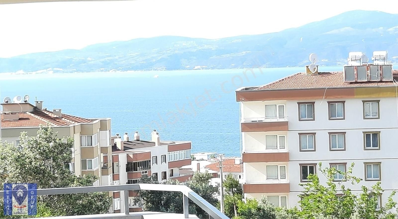 Mudanya Yeni Satılık Daire  Mudanya'da Tüm odalarda Deniz Manzarası,Ara kat.Site,3+1,Eşyalı