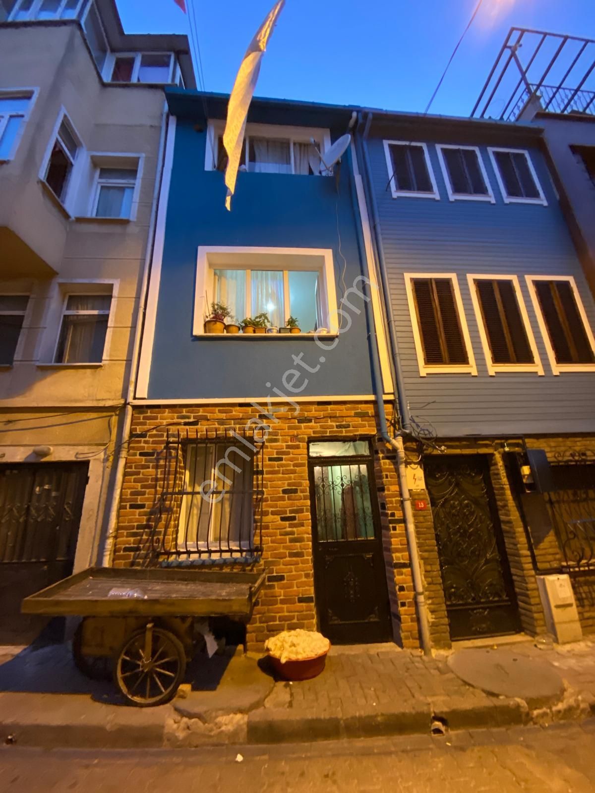 Fatih Balat Satılık Müstakil Ev  BALATTA SATILIK 3 KATLI MÜSTAKİL BİNA/BUILDING FOR SALE/مبنى للبيع/ЗДАНИЕ НА ПРОДАЖУ