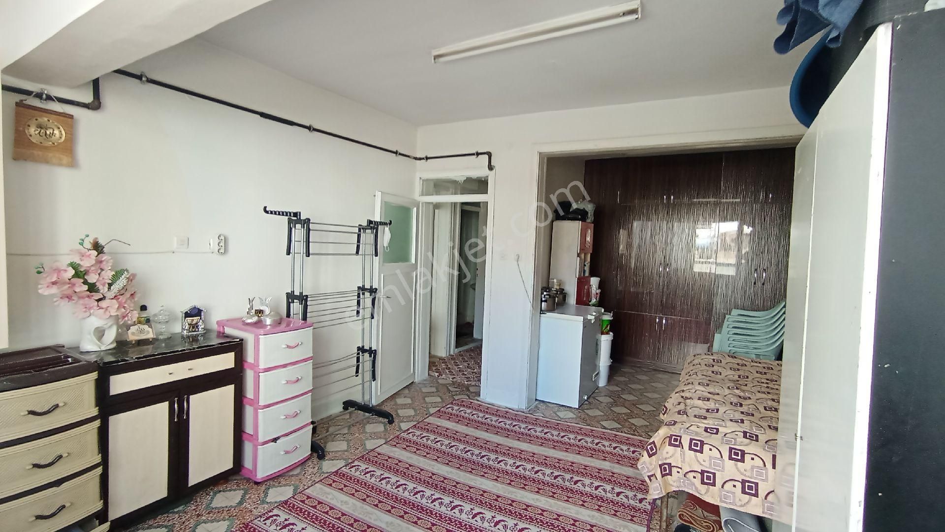 Konak Mahlesinde 3 Katlı Altı Dükkan Müstakil Ev - Görsel 27