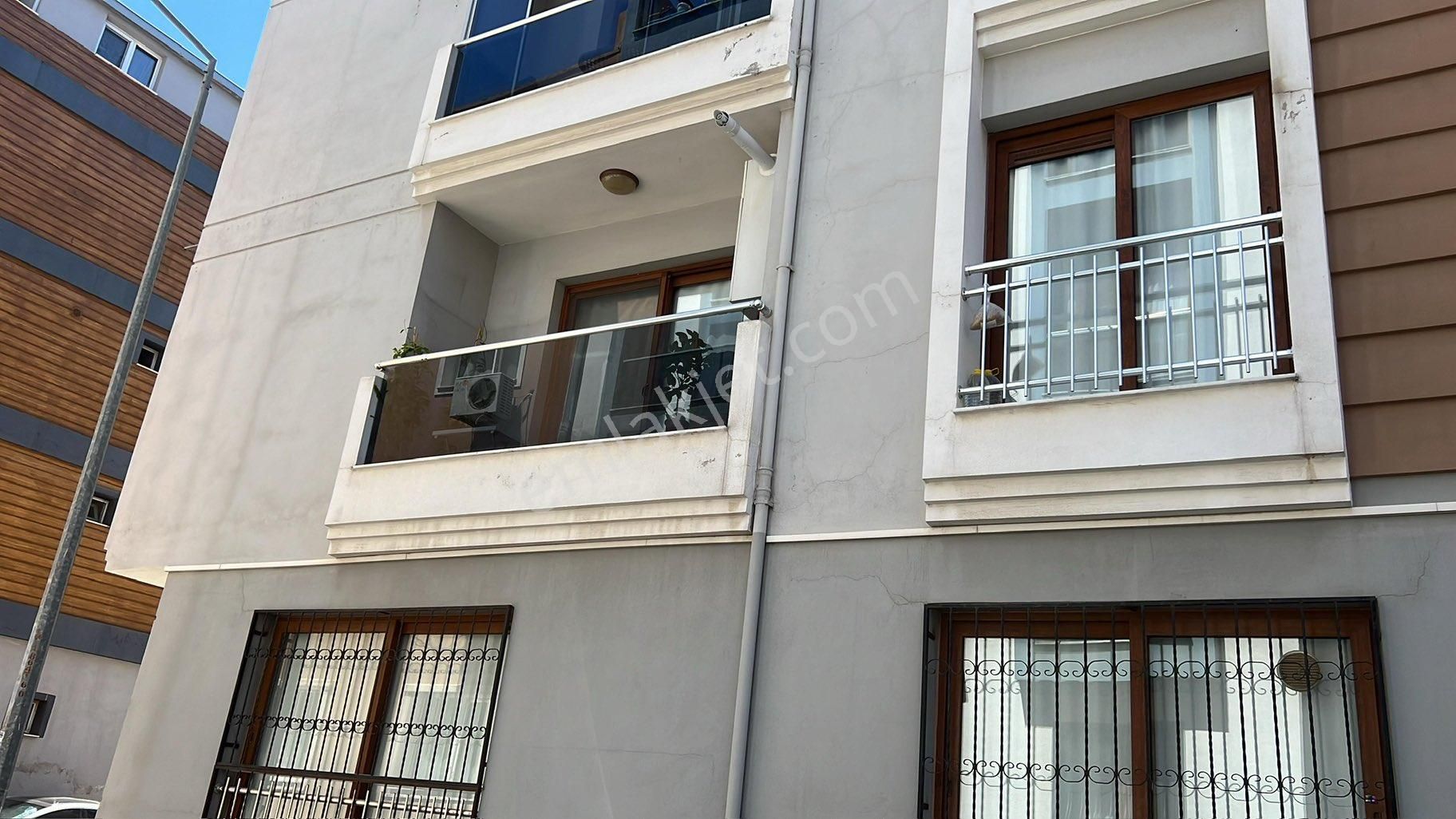 Çiğli Yeni Mahalle Satılık Daire Sahibinden 3+1 Arakat K. Mutfak + Balkon