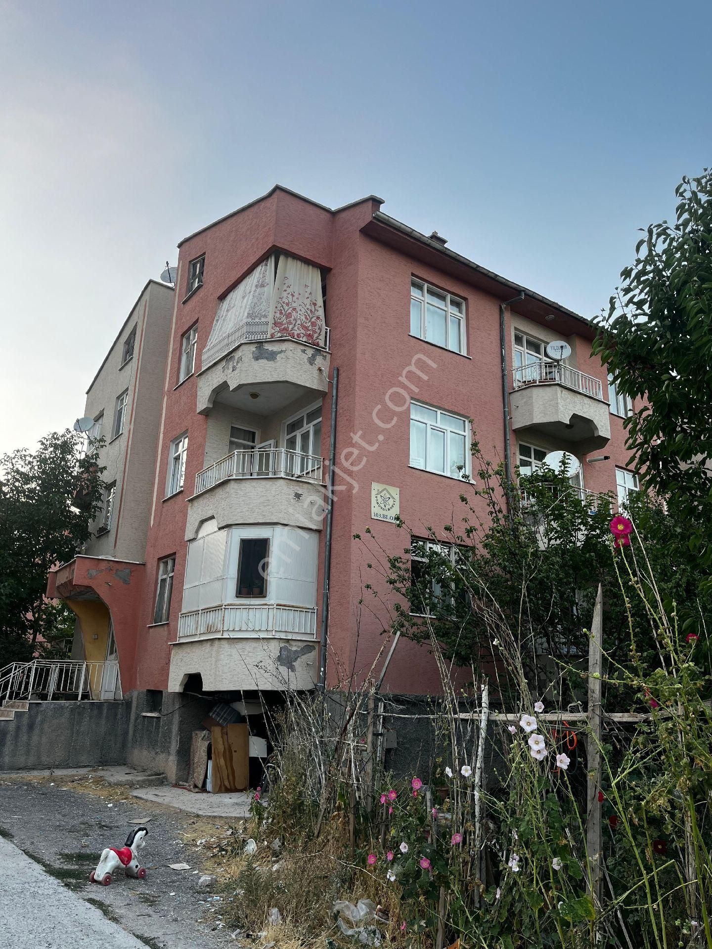 Selçuklu Bosna Hersek Satılık Daire satılık arakat cadde cepheli ve Güney Doğu Batı cepheli 3katlımın 2.katı harika konumda