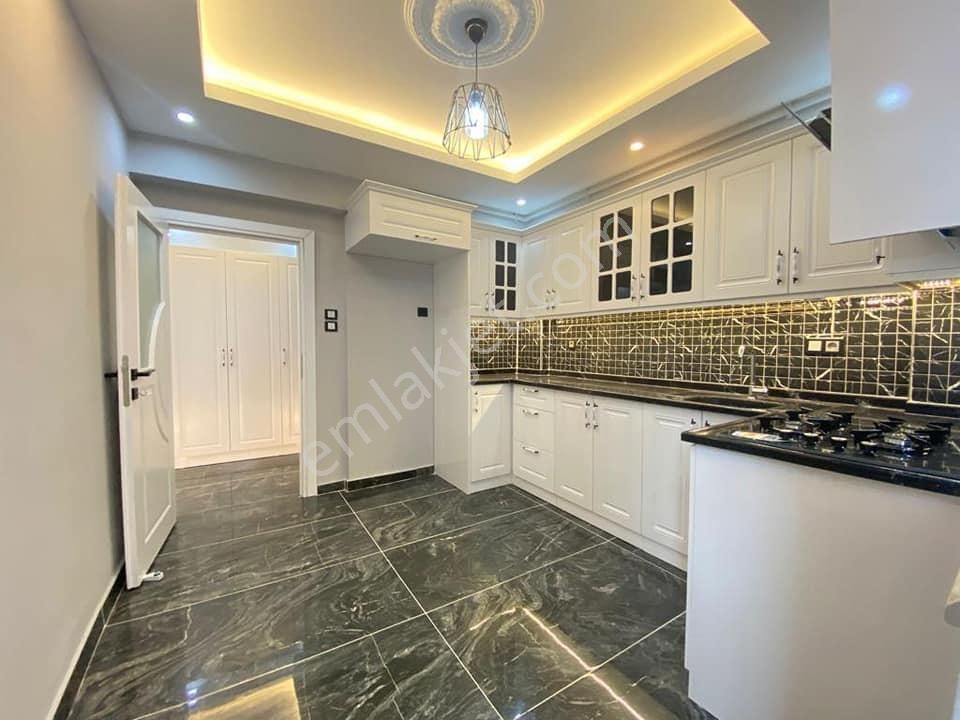 Beylikdüzü Beylikdüzü OSB Satılık Daire  METROBÜSE YAKIN BUTİK SİTEİÇİ CADDE ÜZERİ 3+1 LÜX DAİRE...