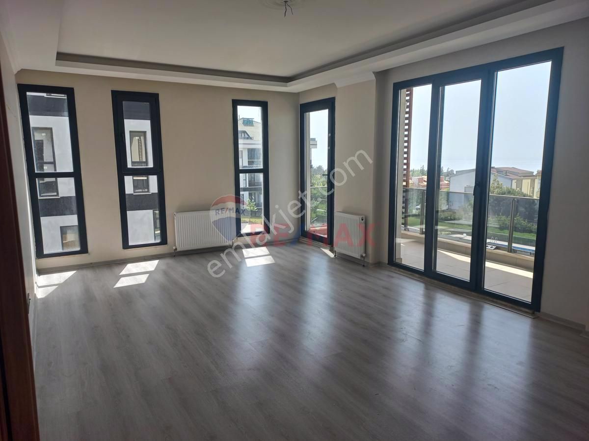 Büyükçekmece Bahçelievler Satılık Daire BÜYÜKÇEKMECE GÜZELCE'DE AKS CİTY 130 M2 SATILIK 2+1 ARAKAT DAİRE