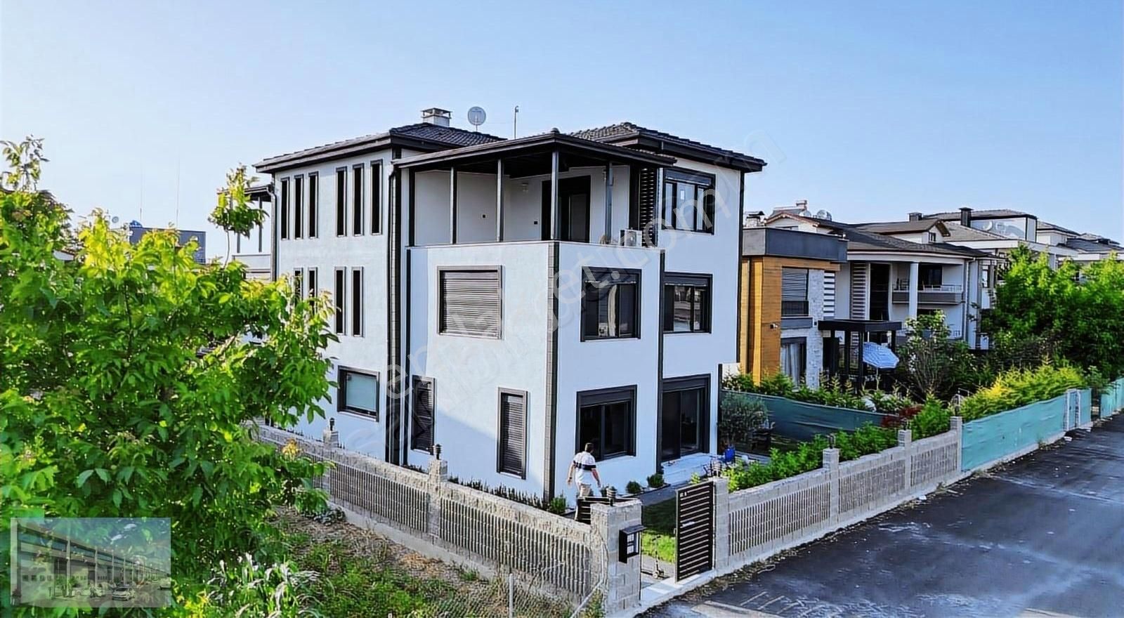 Serdivan Köprübaşı Satılık Villa MÜSTAKİL BAHÇELİ KOMPLE İKİZ VİLLA