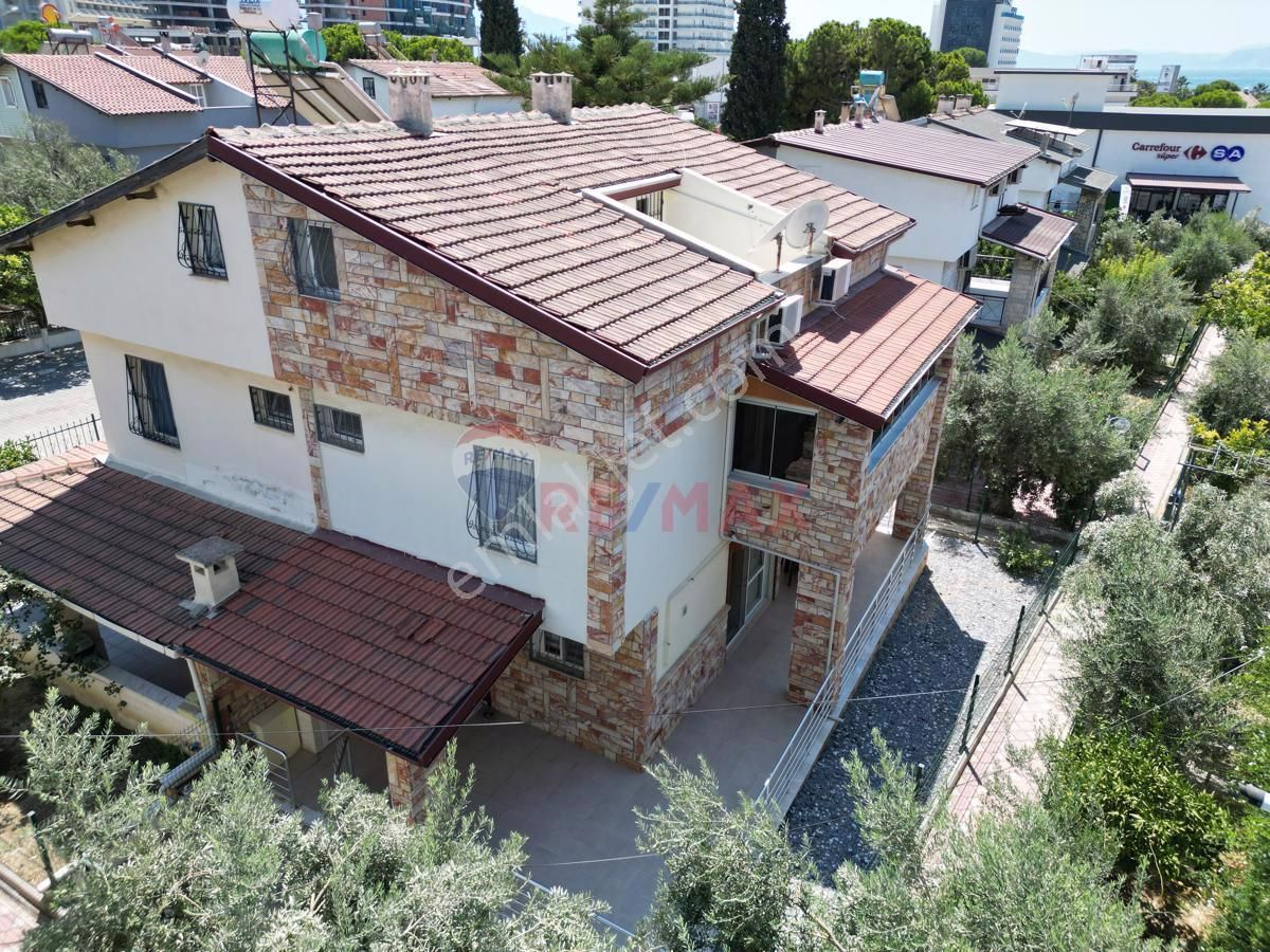 Kuşadası Değirmendere Satılık Müstakil Ev KUŞADASI YAVANSU YEŞİLPINARKENT SİTESİNDE SATILIK 4+1 TRİPLEX YAZLIK 