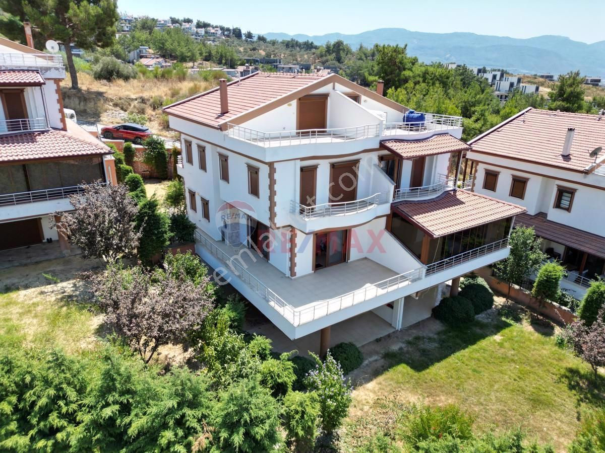 Kuşadası Soğucak Satılık Villa SOĞUCAK MAHALLESİ AYKAR KONAKLARINDA PANORAMİK DENİZ MANZARALI 5+2 SATILIK VİLLA