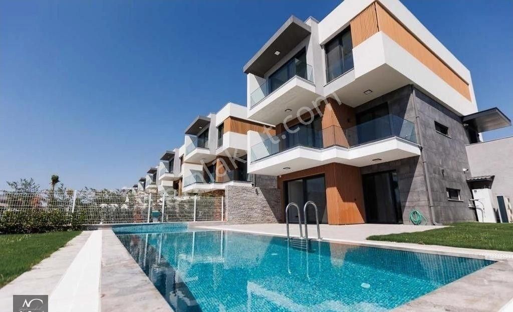 Kuşadası Soğucak Satılık Villa FULL MANZARA-ÖZEL HAVUZ-BAHÇE-OTOPARK-YERDEN ISITMA-SAUNA-ULTRA LÜX-TAMAMI MÜSTAKIL