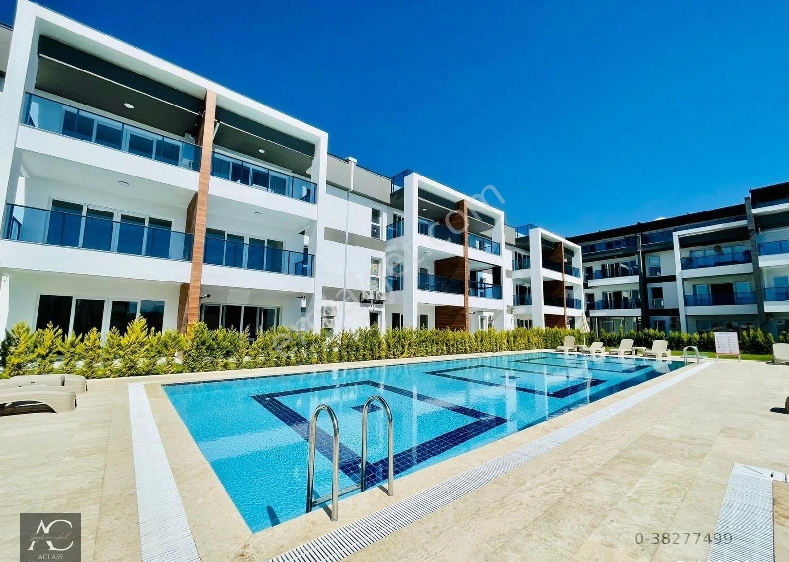 Kuşadası Kadınlar Denizi Satılık Residence MANZARA-SAHILE 550 M-GUVENLIK-HAVUZ-KAPALI OTOPARK-PEYZAJ-KOMBİ-ULTRA LÜX- ÇATI DUBLEX