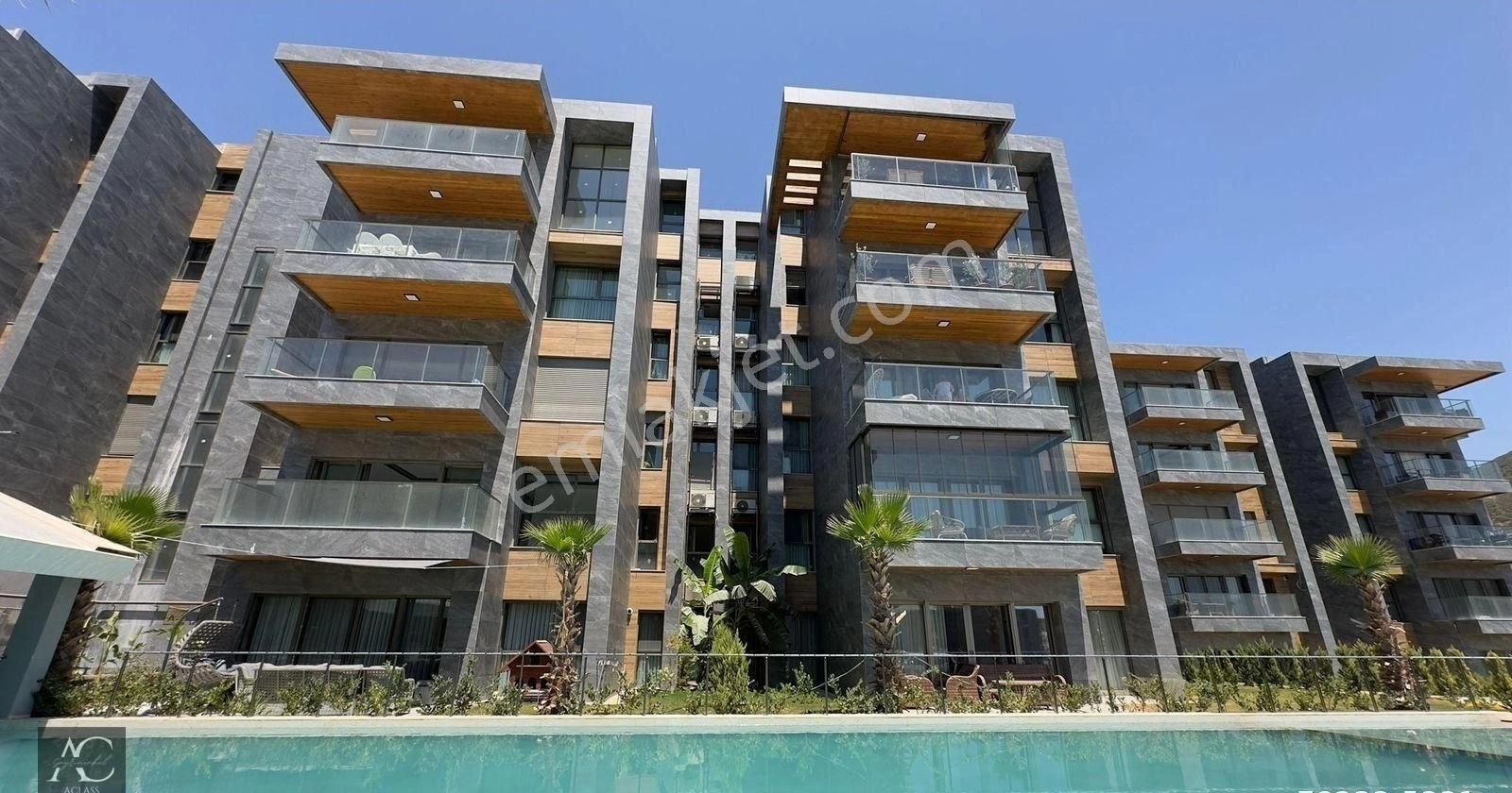 Kuşadası Ege Satılık Residence -7/24-guvenlık-hamam-sauna-spa-cafe-sosyal Alan-yerden Isıtma-havuz-ultra Lüx-1+1 Daire