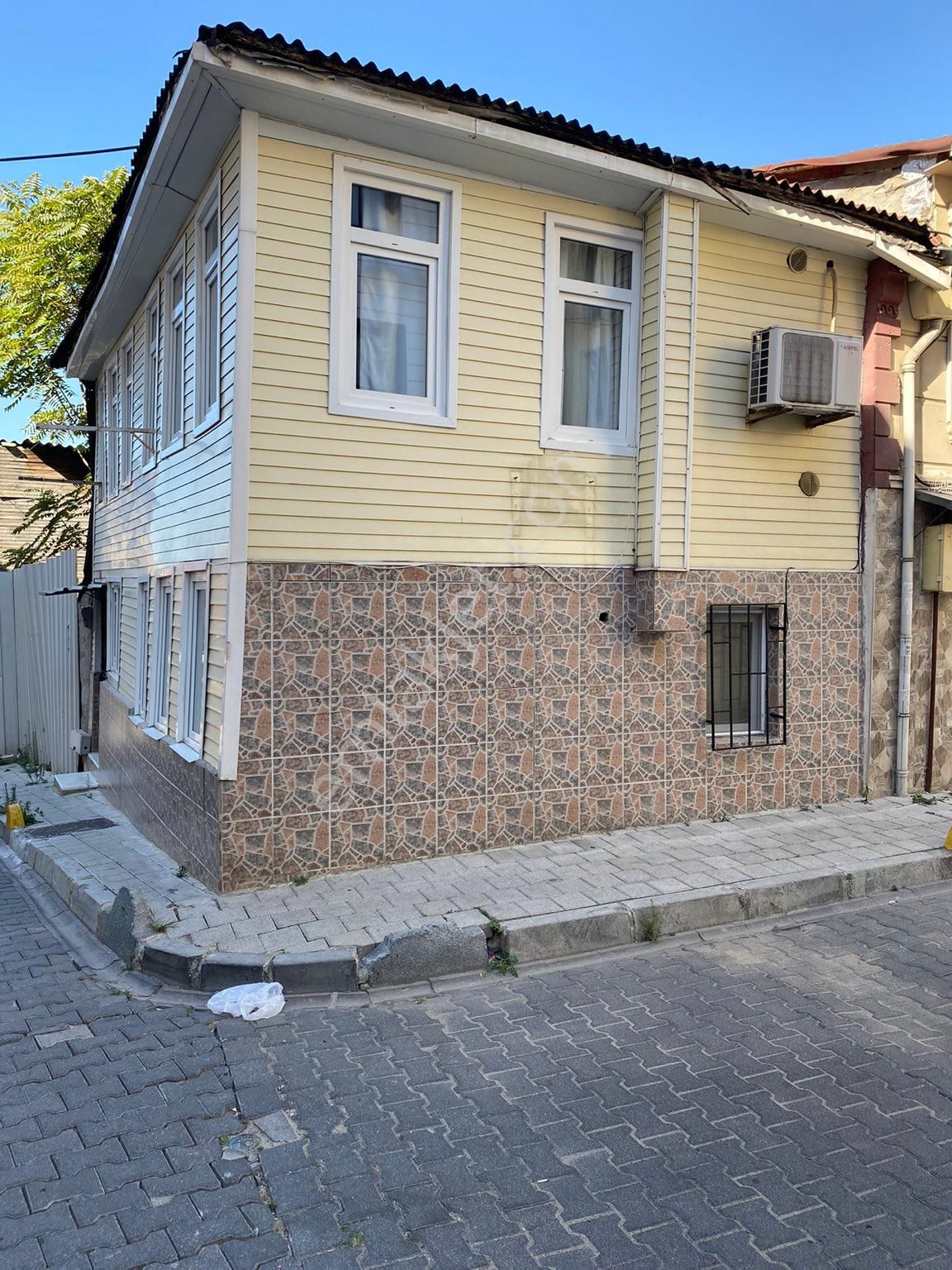 Fatih Hırka-i Şerif Kiralık Daire Hirkai Şerifte Müstakil Eşyalı Kiralık Daire