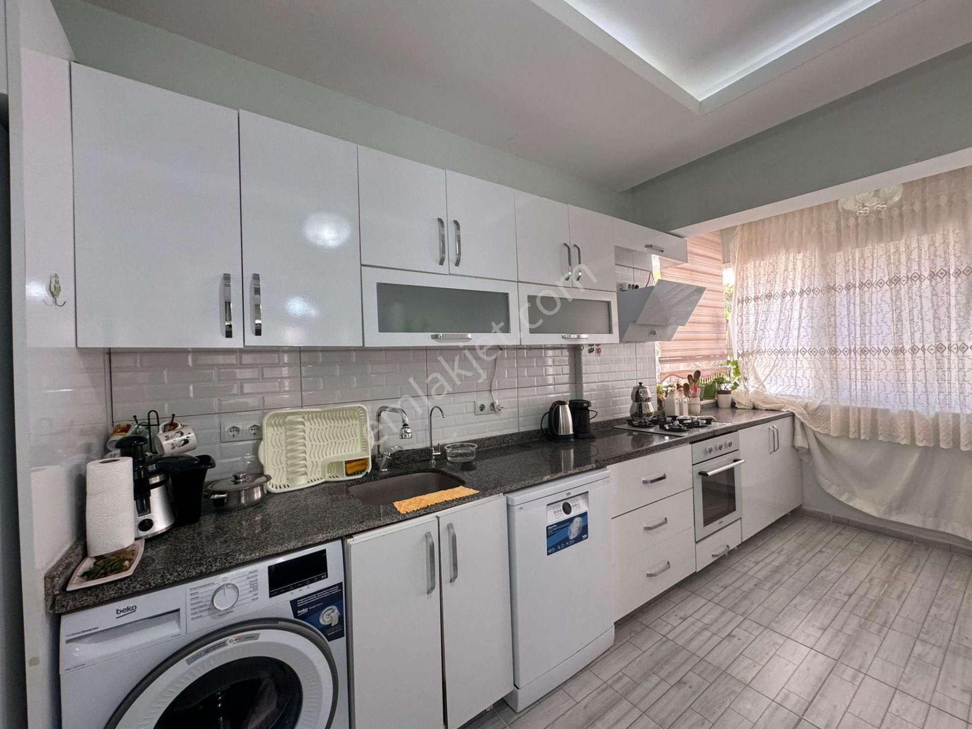 Alanya merkez sosyal dayanişmaya yakin kiralik 2+1 eşyali daire giriş kat