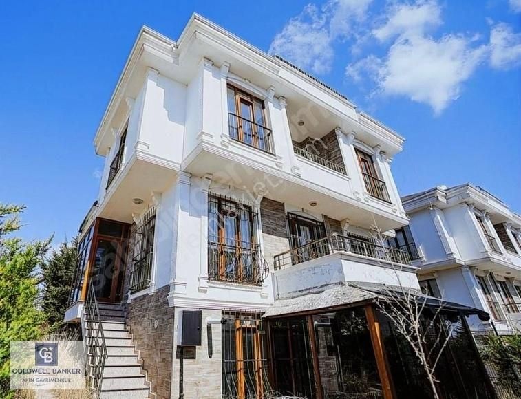 Büyükçekmece Kamiloba Satılık Villa Büyükçekmece kamilobada deniz manzaralı satılık tripleks