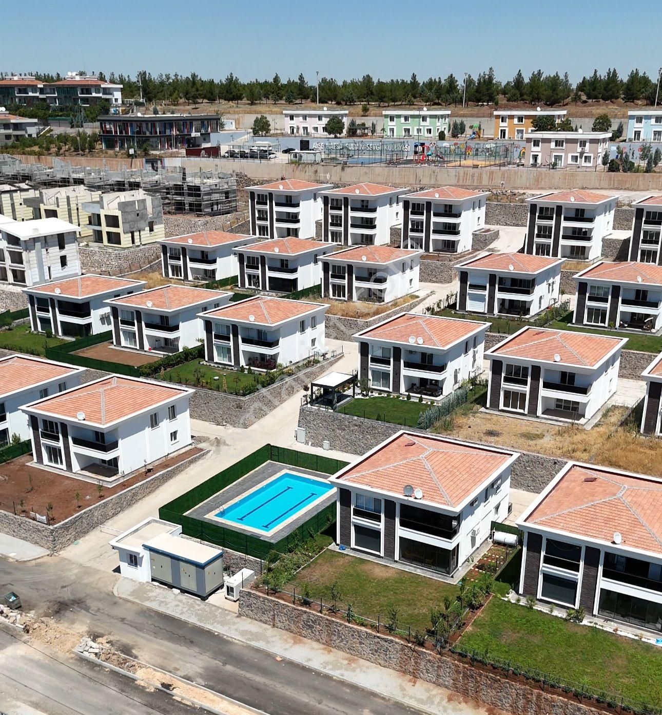 Yenişehir Gürdoğan Satılık Villa  ŞEHİR MERKEZİ'NDE SATILIK  TAŞINMAYA HAZIR 5+2 TRİPLEX 