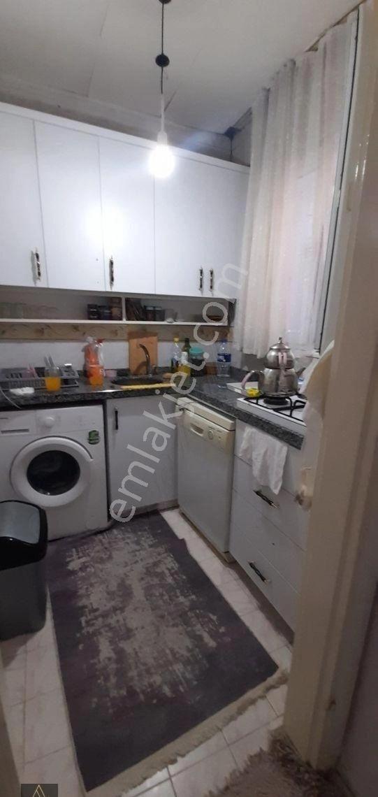 Üsküdar Zeynep Kamil Satılık Daire ARYA DAN .ZEYNEP KAMİL HASTANEYE YAKIN 2 +1 KAT 4 KOMBİLİ PİMAPENLİ ÇELİK KAPILI AÇIK BALKON LU