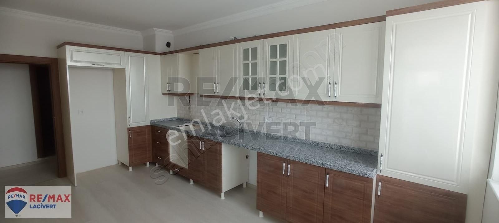 Yakutiye Kurtuluş Satılık Daire Re/max Lacivert'ten Hilalkent'te Satılık 3+1 Daire