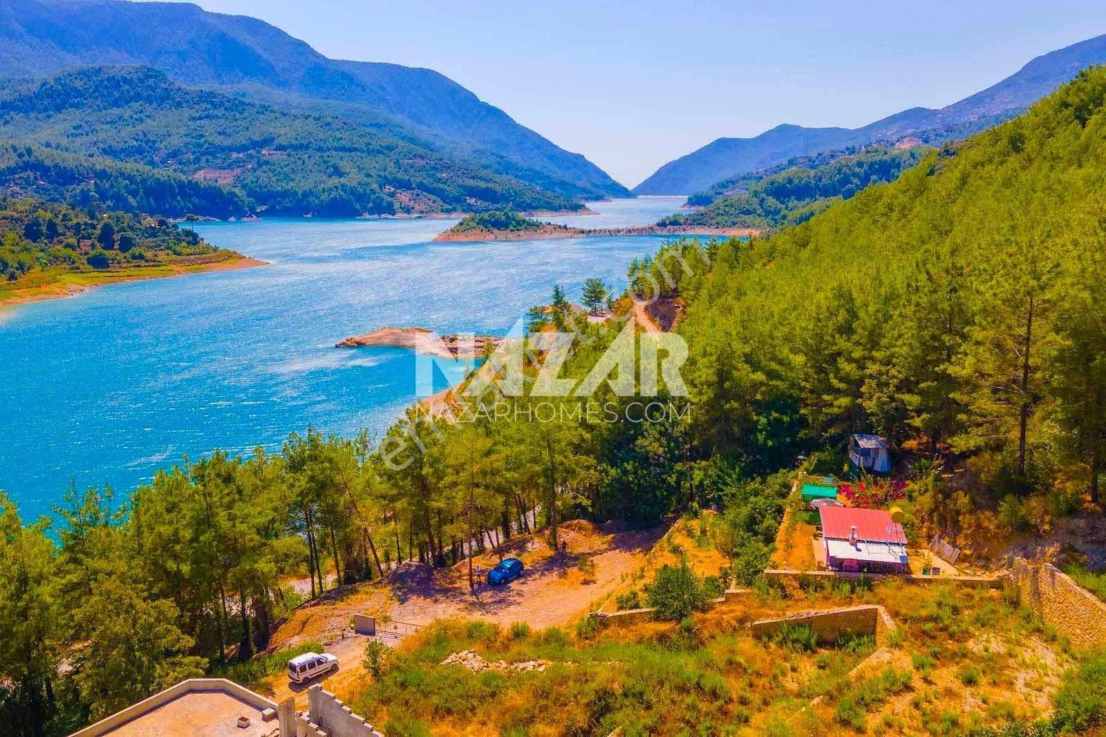 Alanya Üzümlü Satılık Tarla Alanya Üzümlü Köyü’nde Satılık Manzaralı 576 m² Ev ve Tarla