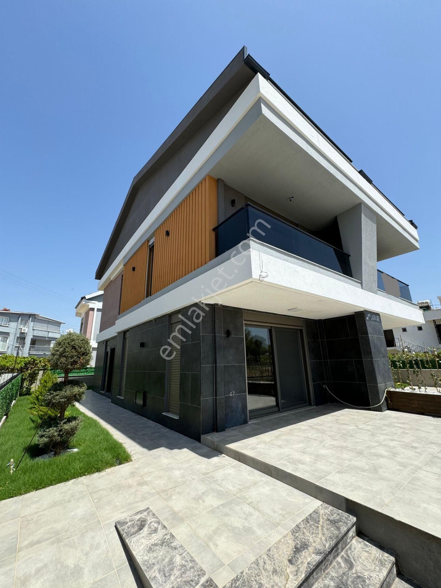 Didim'de Denize Sıfır Mesafede 3+1 Geniş Bahçeli Teraslı Villa