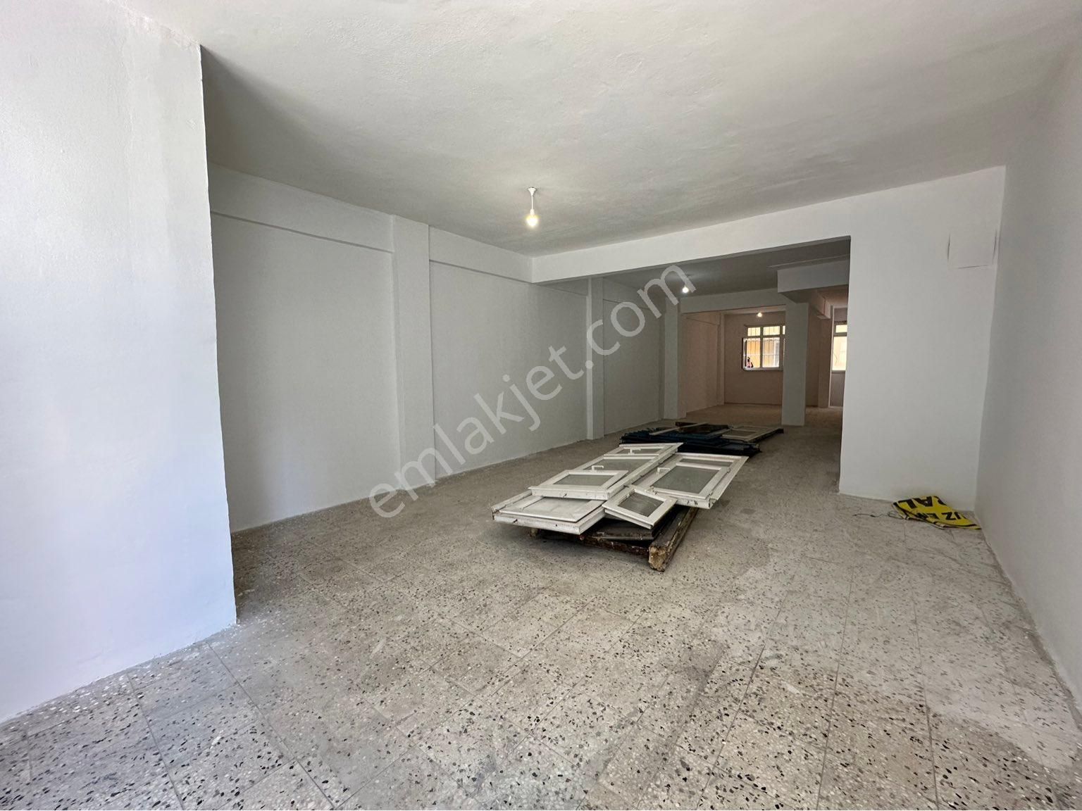 Esenler Menderes Kiralık Dükkan & Mağaza ESENLER MENDERES MAHALLESİNDE HER İŞE UYGUN 150M2 DÜKKAN