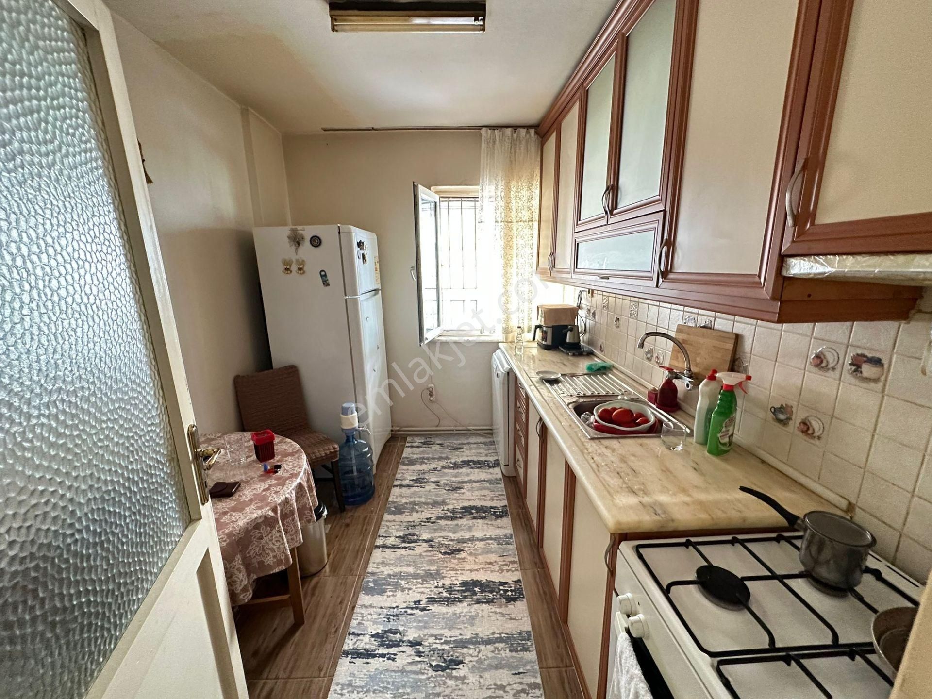 Şehzadeler Adakale Satılık Daire   ADAKALE   MAHALLESİ    2+1 90 M2 5KATLININ ZEMİN KATI  DOĞALGAZLI KAPALI MUTFAK