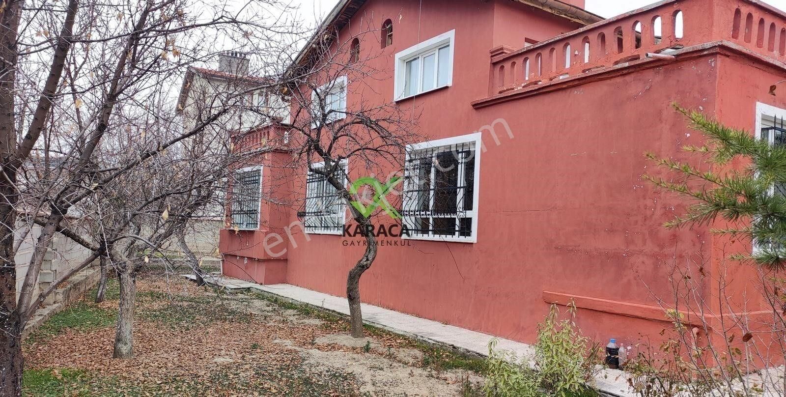 Selçuklu Erenköy Satılık Konut İmarlı Karaca'dan Erenköy'ün Merkezinde Cadde Cepheli 894 M2 Villa Arsası