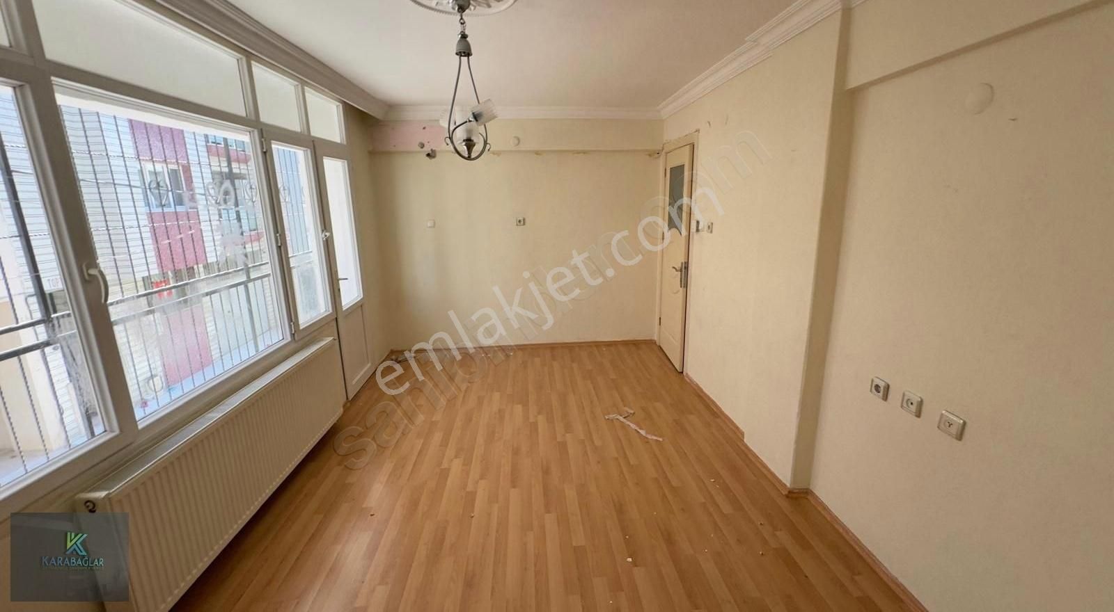 Karabağlar Kazım Karabekir Satılık Daire KAZIM KARABEKİR MAH.130 M2 DOGALGAZLI ARAKAT SATILIK DAİRE