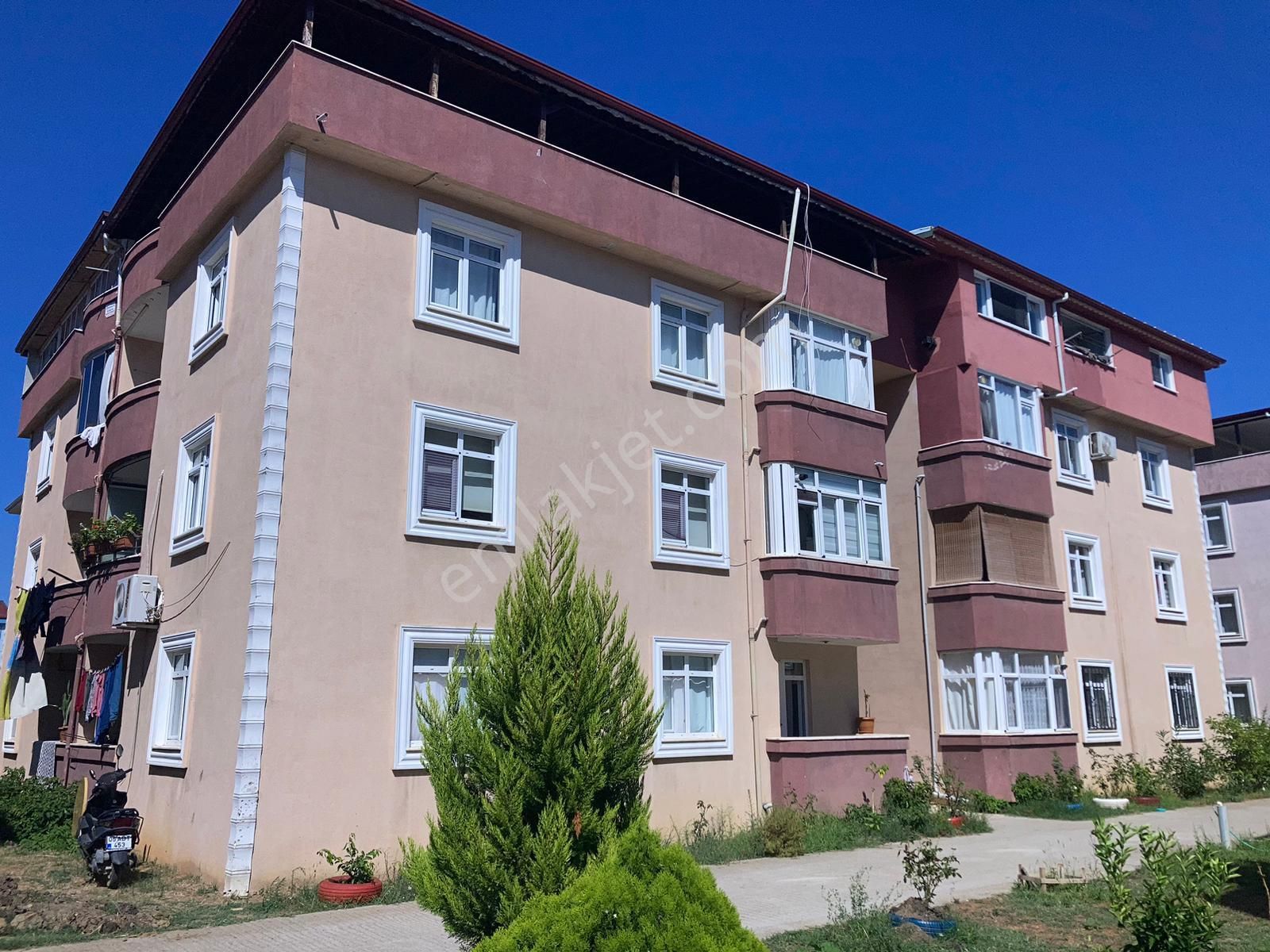 Karasu Yalı Satılık Daire Karasu Şentürk Sitesinde Mutfak Ayrı 100m2 2+1 Daire