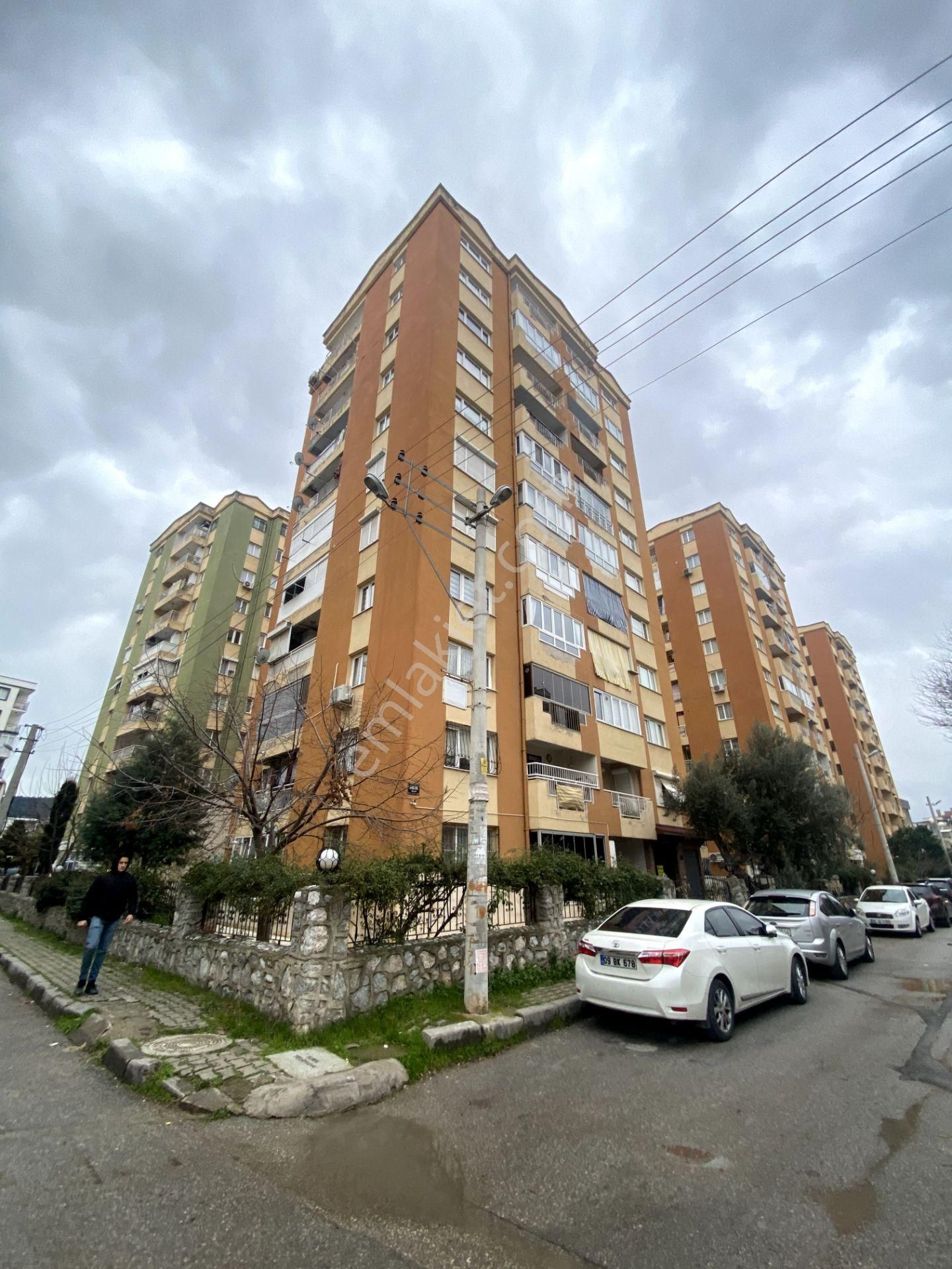 Buca Yıldız Satılık Daire BUCA YILDIZ'DA SINAV KOLEJİ YANI OTOPARKLI SİTE İÇİ SATILIK 3+1 DAİRE