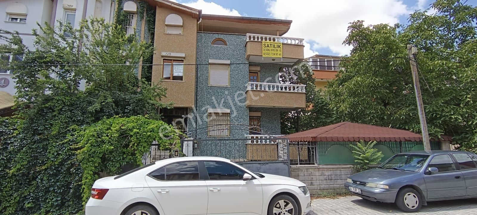 Selçuklu Hanaybaşı Satılık Villa  HOCACİHAN DA AYRI GİRİŞLİ 2,5 KATLI 10+1 VİLLA