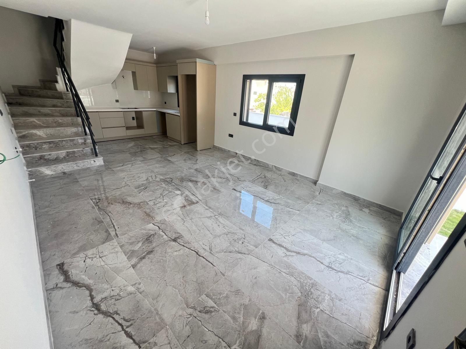 Gözütok Mimarlık'tan Orta Mahalle Merkezde 3+1 Lüks Villa - Görsel 23