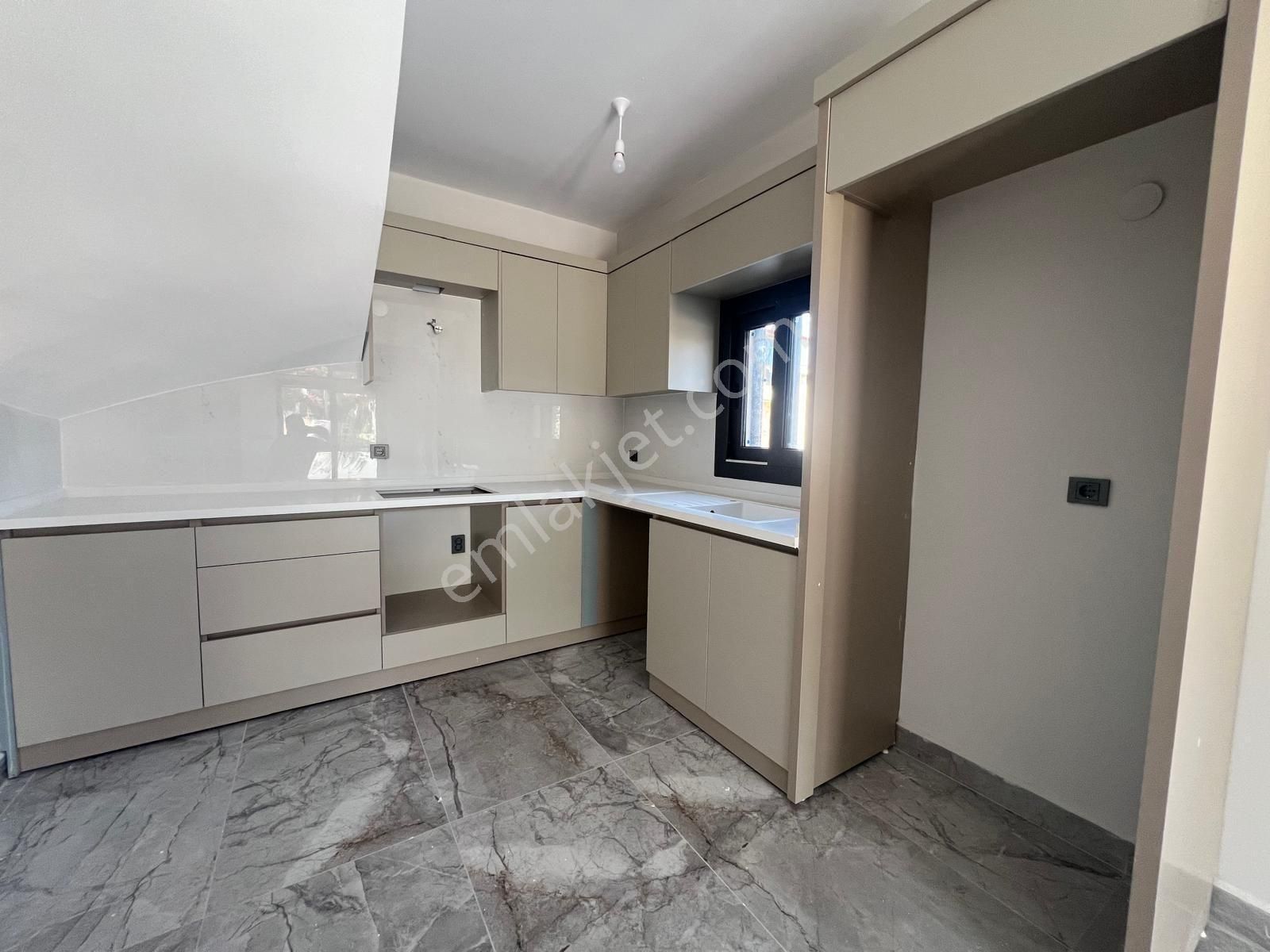 Gözütok Mimarlık'tan Orta Mahalle Merkezde 3+1 Lüks Villa - Görsel 22