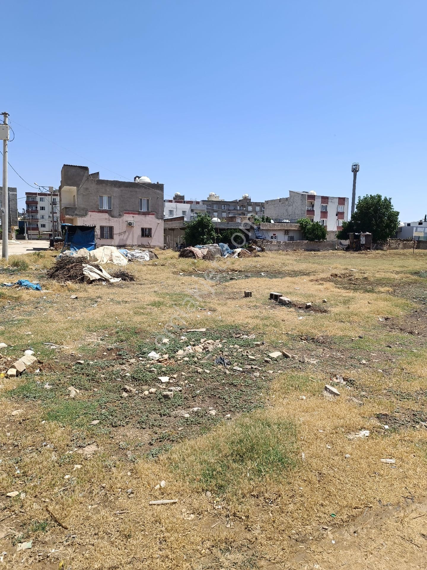 Kiralıktır, Kızıltepe Fırat Mahallesinde 2.5 Dönüm Müstakil Arsa Kiralıktır.