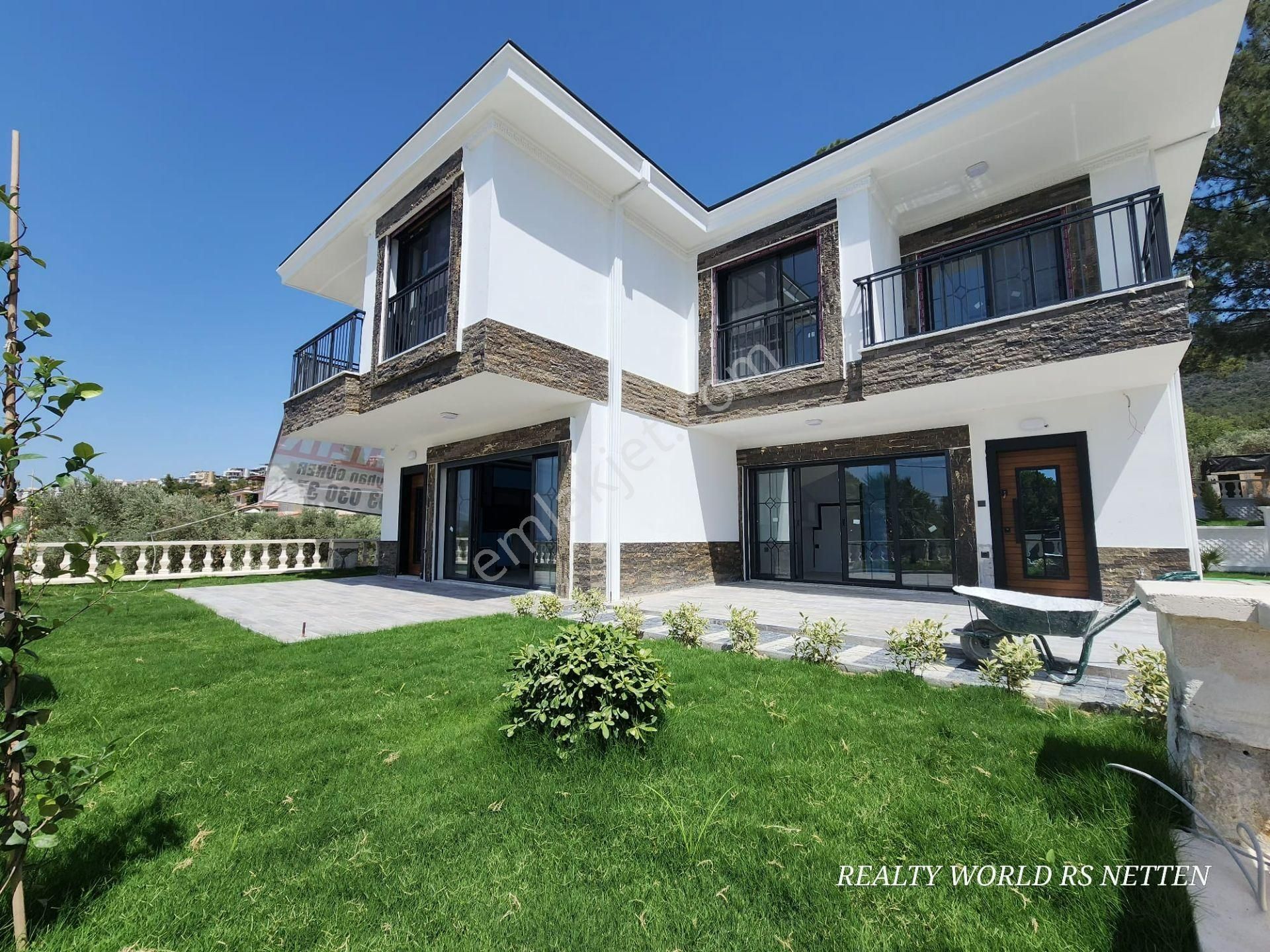 Kuşadası Güzelçamlı Satılık Villa  GÜZELÇAMLI'DA DENİZ MANZARALI 4+1 VİLLA