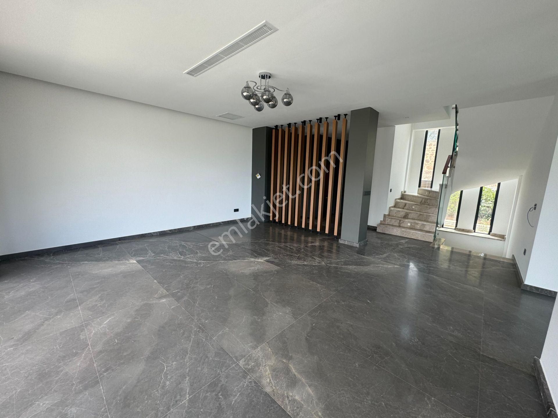 Gümüşlük'te 5+1 Mustakil Tripleks Havuzlu Villa - Görsel 11