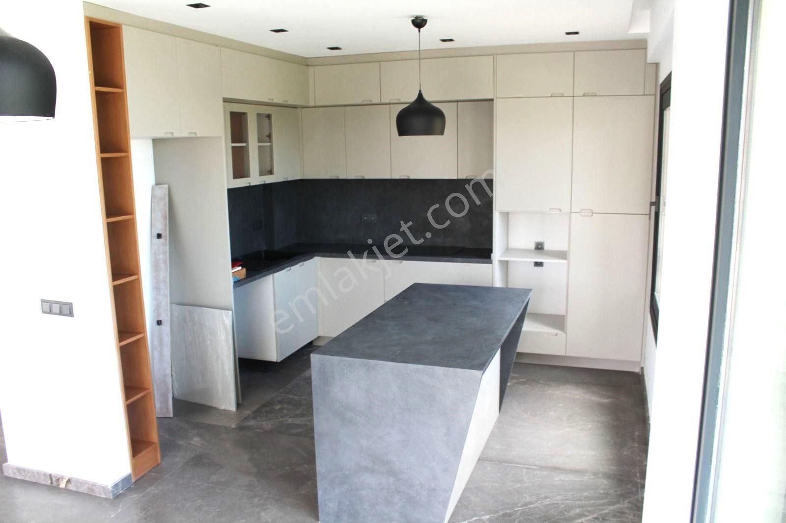 Gümüşlük'te 5+1 Mustakil Tripleks Havuzlu Villa - Görsel 8