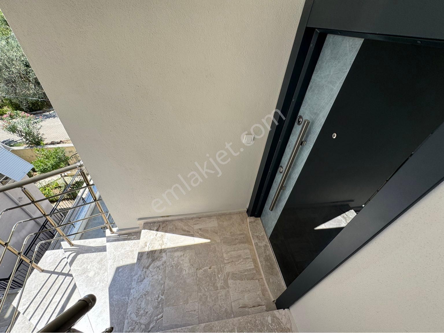 Güçlü Kardeşler Altınoluk Merkezde Denize Yakın 2+1 Ara Kat Daire - Görsel 5