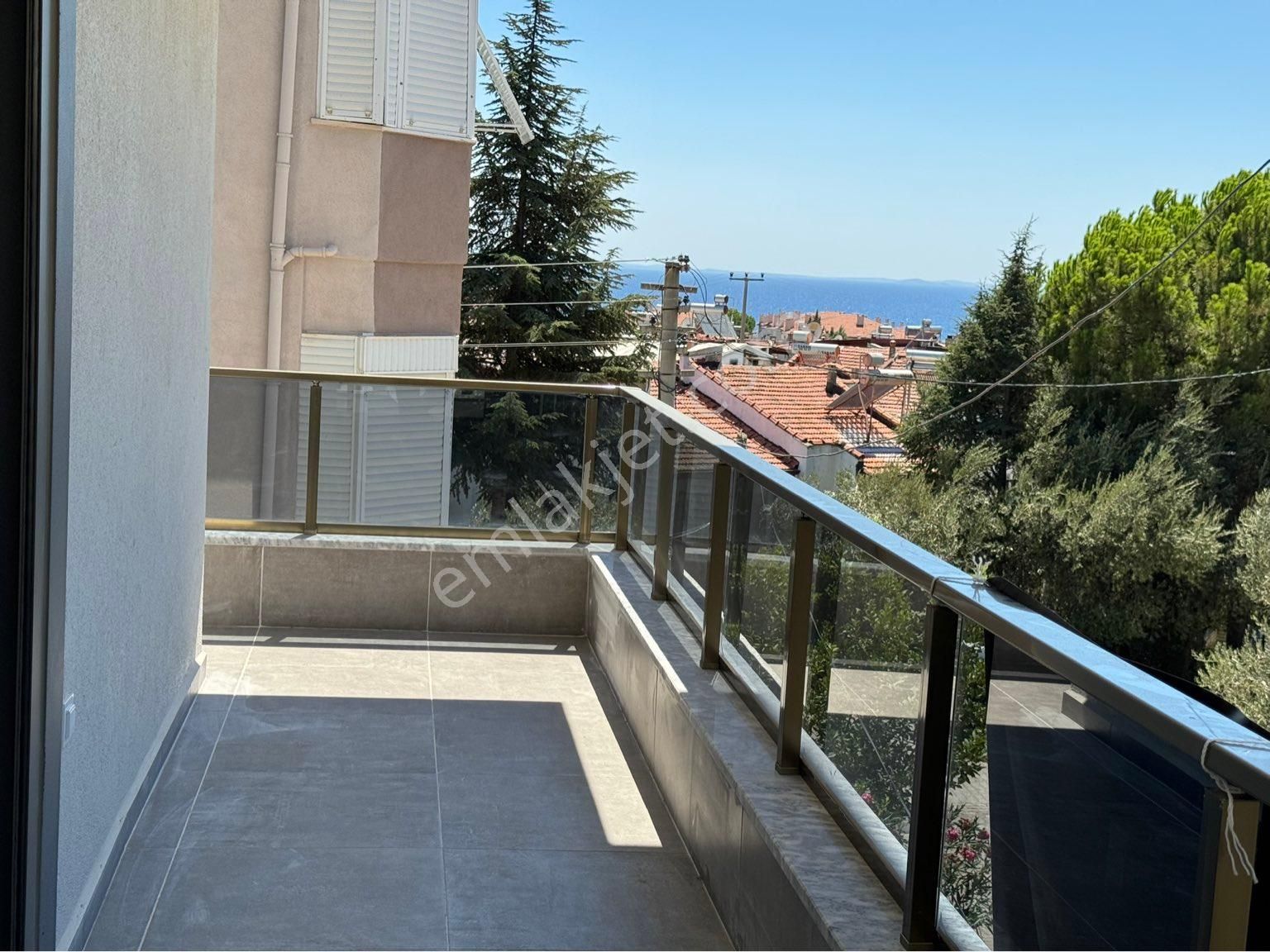 Güçlü Kardeşler Altınoluk Merkezde Denize Yakın 2+1 Ara Kat Daire - Görsel 16