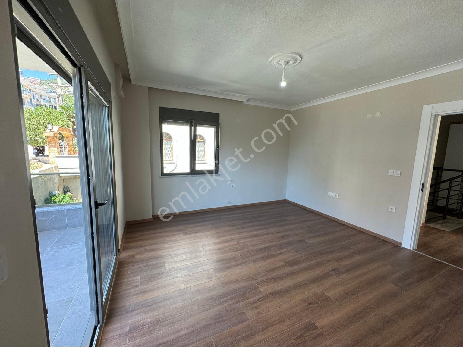 Güçlü Kardeşler Altınoluk Merkezde Denize Yakın 2+1 Ara Kat Daire - Görsel 17