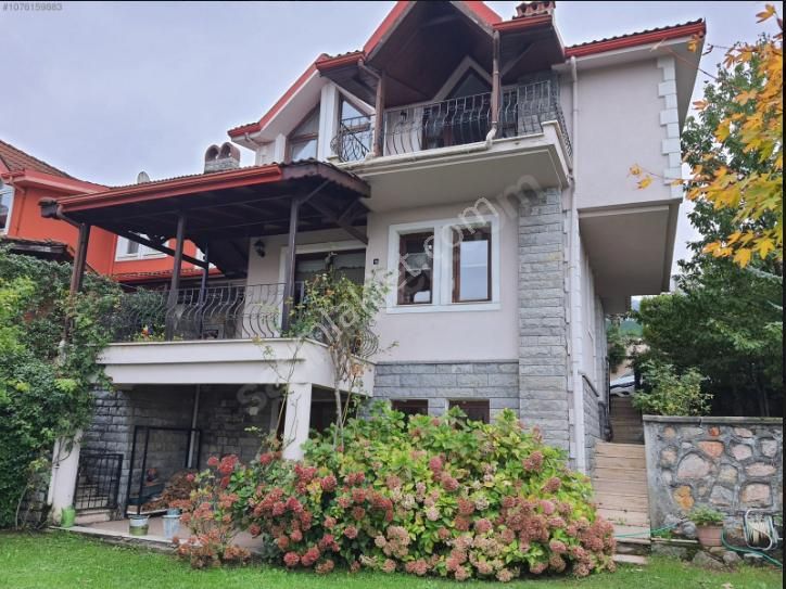 Başiskele Şehitekrem Satılık Villa  BAŞİSKELE HER KATTAN FULL DENİZ MANZARALI VİLLA