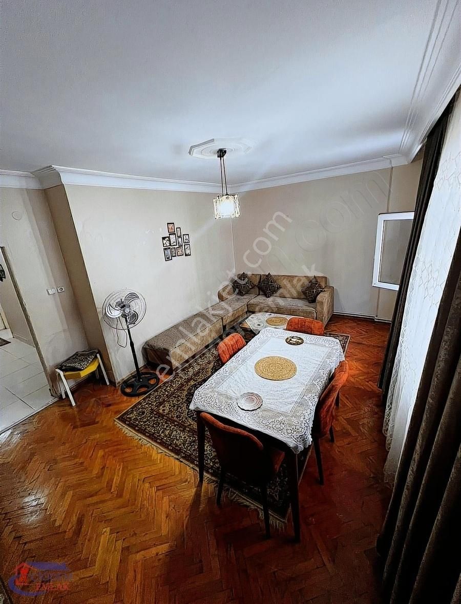 Fatih Mevlanakapı Satılık Daire MEVLANAKAPI MAHALLESİ SELAMAĞACI SOKAKTA SATILIK 3+1 FERAH DAİRE