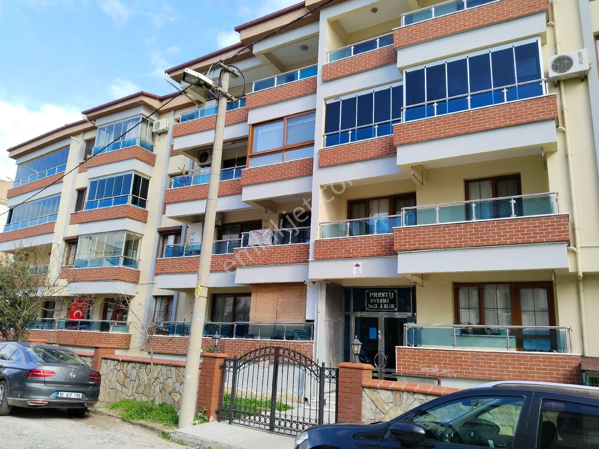 Bergama Maltepe Satılık Daire BERGAMA MALTEPE MAH ŞEHİR MERKEZİNDE DOĞALGAZLI KAPALI MUTFAK ARA KAT 3+1 GENİŞ DAİRE SATILIK