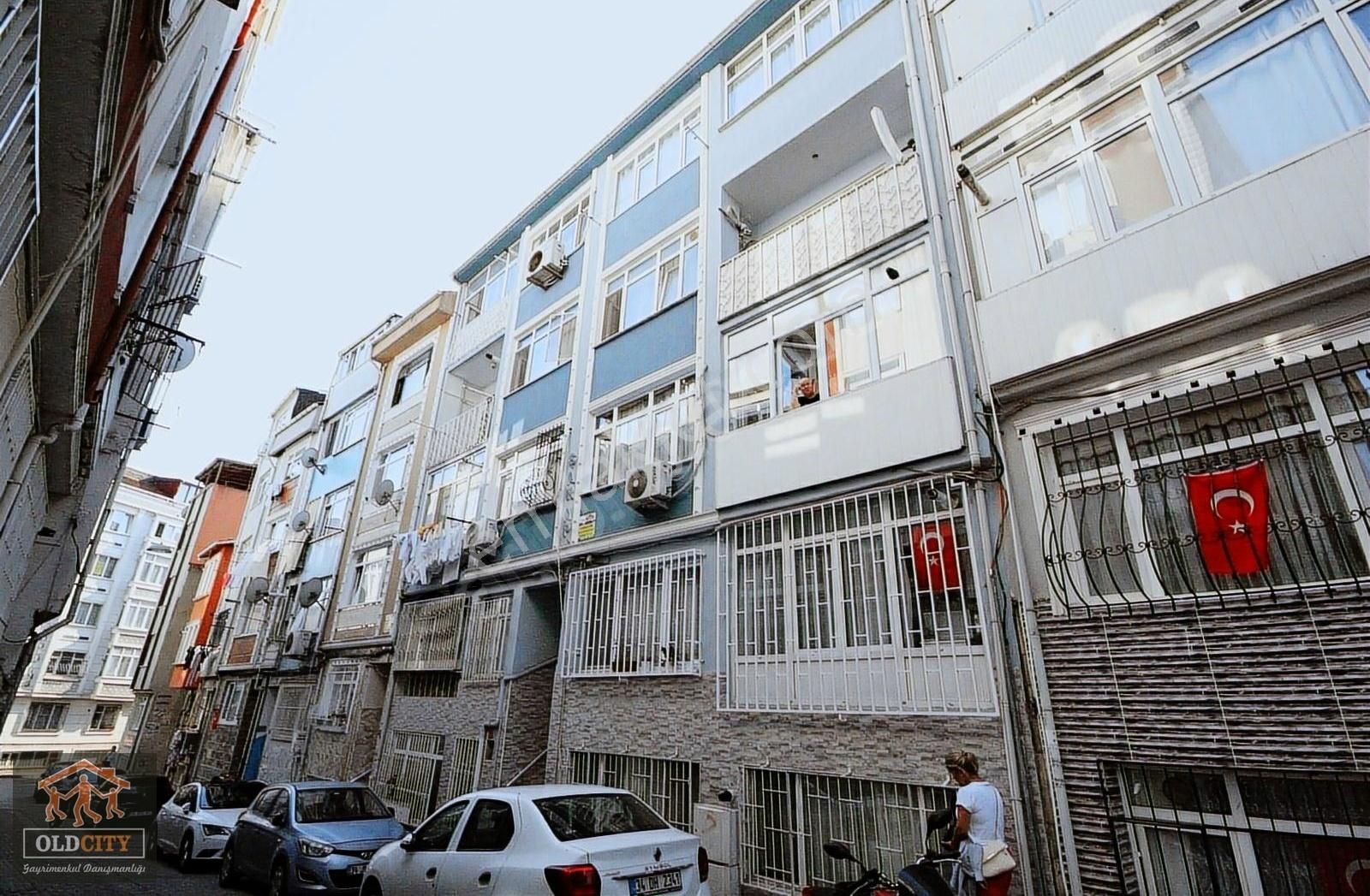 Fatih Hırka-i Şerif Satılık Daire OLD CİTY'DEN HIRKA-I ŞERİF CAMİ YANI 3+1 4.KAT 110M2 KREDİLİ LÜX