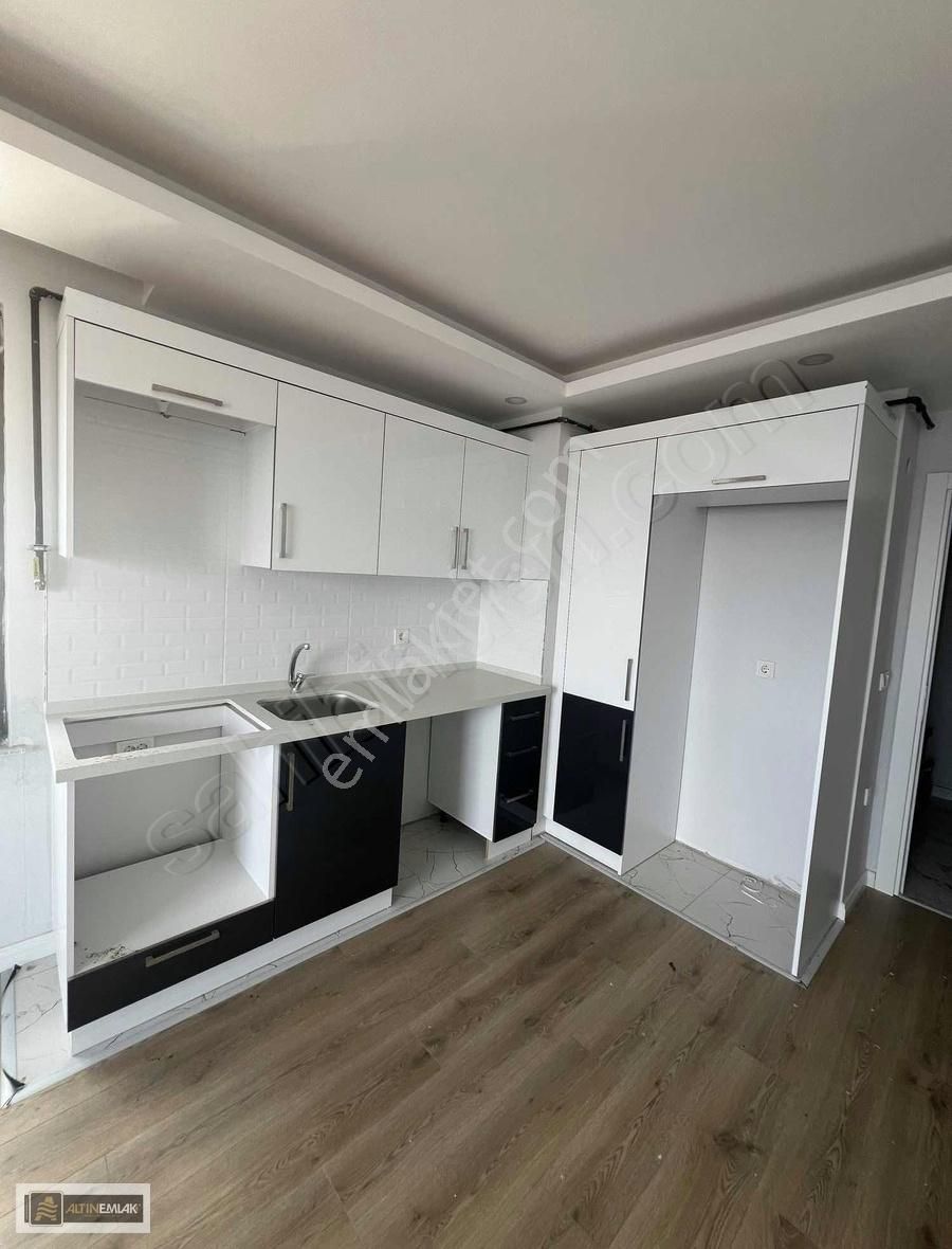 Küçükçekmece Fatih Satılık Residence Satılık 1+1 göl manzaralı kullanışlı