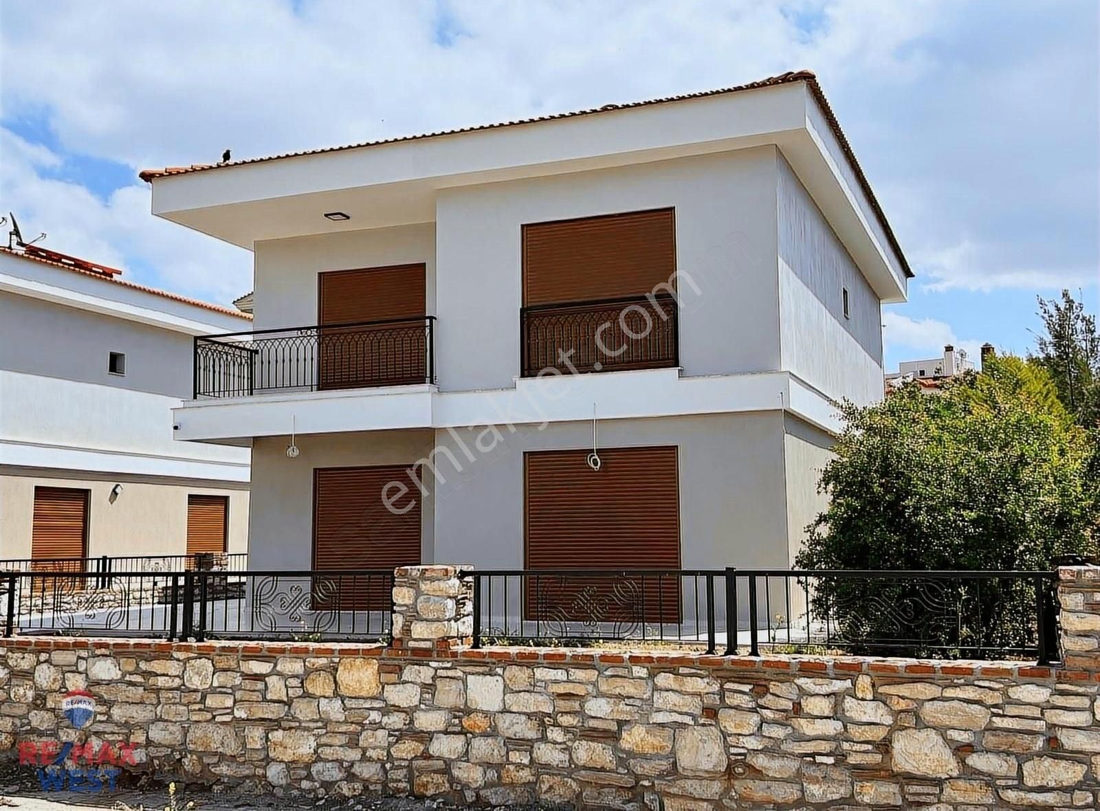 Menemen Villakent Satılık Villa Villakent Mah.de Yeni ve Özel Yapım, Müstakil, 5+1 Satılık Villa