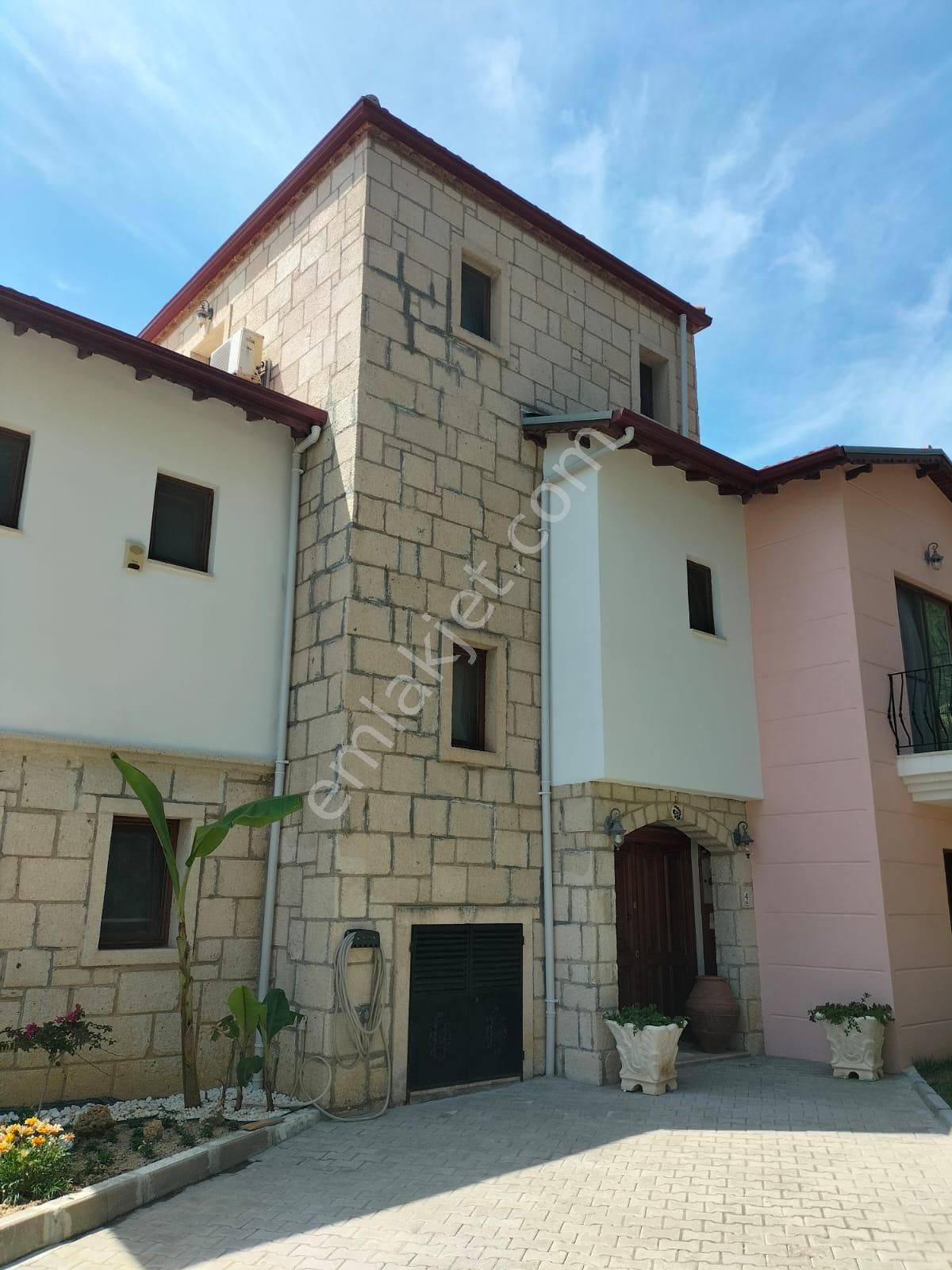 Kuşadası Soğucak Satılık Villa   KILIÇ EMLAKTAN KUŞADASINDA SATILIK TAM MÜSTAKİL VİLLA