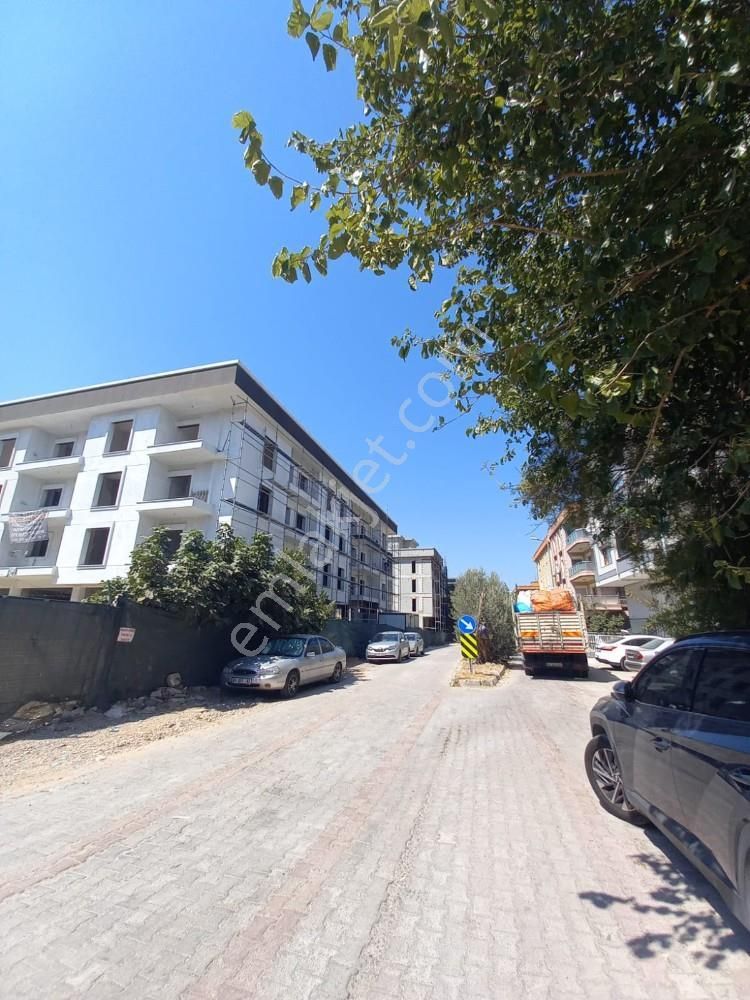 Buca Akıncılar Satılık Daire AKINCILAR MAH. 150 M2 ARAKAT 3+1KOŞU İZBAN KARŞISI SATILIK DAİRE